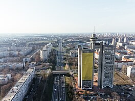 Práv� proto získala tato nev�ední stavba jméno Západní brána B�lehradu. U� z...