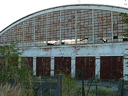 Sov�tská armáda zde umístila stíha�ky MiG-15 a Jak-17, nejmodern�j�í sov�tská...