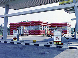 Tata, 1978, �erpací stanice u dálnice M1
