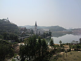 Vybudovali ho v provincii Kuang-tung. �ínský Hallstatt u delty Perlové �eky má...