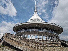 BTS operátora Vodafone na vysíla�i Je�t�d