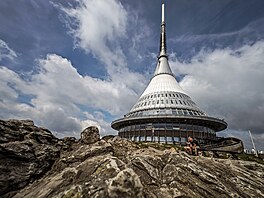 BTS operátora Vodafone na vysíla�i Je�t�d