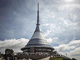 BTS operátora Vodafone na vysíla�i Je�t�d