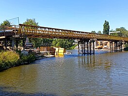 Demolice silni�ního mostu na pr�tahu Havlí�kovým Brodem je tak�ka u konce. Na...