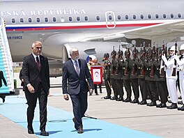 �eského prezidenta Petra Pavla p�ivítal na leti�ti Esenboga turecký ministr...