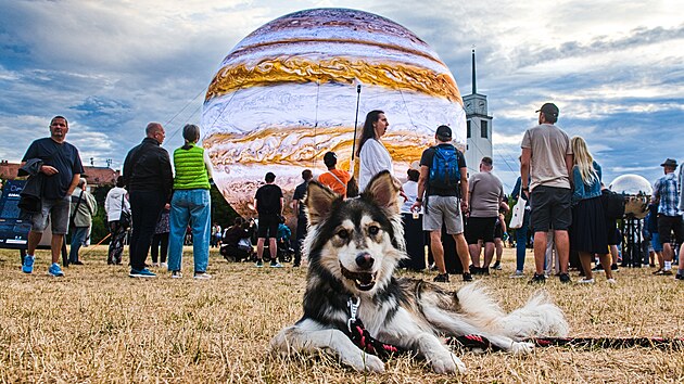 Festival planet se letos kon� v prvn�m bloku od 6. do 12. �ervence, v druh�m od 3. do 9. srpna, zpravidla od 14:00 do 23:30. Podm�nkou pro nafukov�n� model� je p��zniv� po�as�. (6. �ervence 2026)