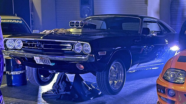 Dodge Charger R/T pat�� k model�m, kter� filmov� s�rie Rychle a zb�sile nesm�rn� proslavila. A prom�tlo se to dost z�sadn�m zp�sobem i do ceny ojetin.