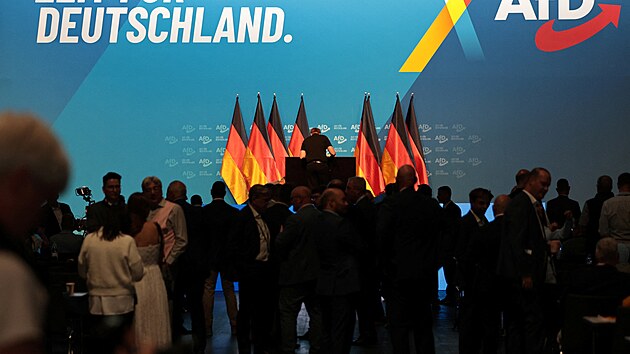 Deleg�ti p�ich�zej� na sjezd n�meck� strany AfD v Erfurtu. (4. �ervence 2026)