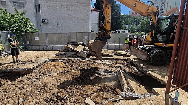 Kv�li net�snosti potrub� z�staly tis�ce dom�cnost� v Praze 4 bez tepl� vody. (5. �ervence 2026)
