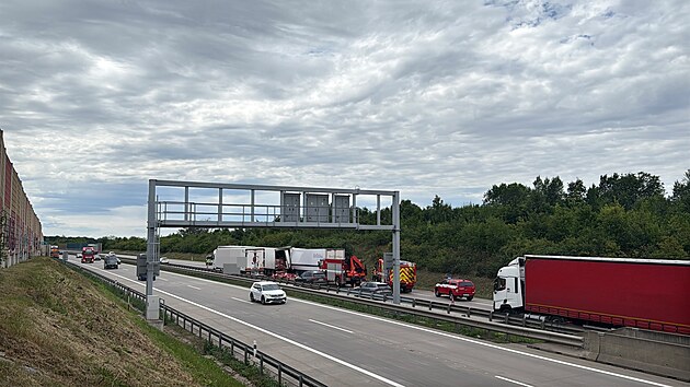 Na Pra�sk�m okruhu na 78. kilometru ve sm�ru z D1 na D5 do�lo k v�n� dopravn� nehod�. (7. �ervna 2026)