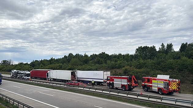 Na Pra�sk�m okruhu na 78. kilometru ve sm�ru z D1 na D5 do�lo k v�n� dopravn� nehod�. (7. �ervna 2026)