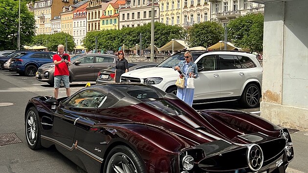Pagani Utopia Roadster v Karlov�ch Varech na 60. ro�n�ku Mezin�rodn�ho filmov�ho festivalu
