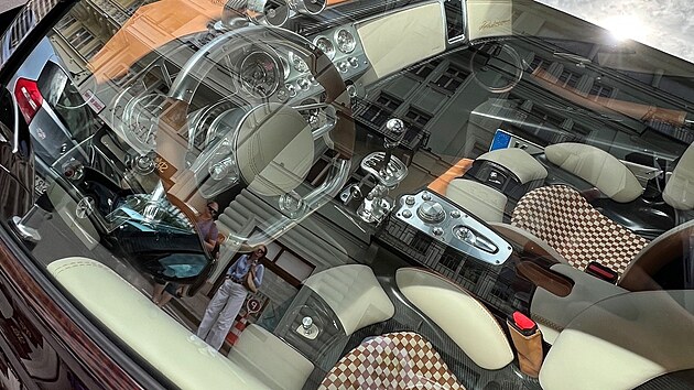 Pagani Utopia Roadster v Karlov�ch Varech na 60. ro�n�ku Mezin�rodn�ho filmov�ho festivalu