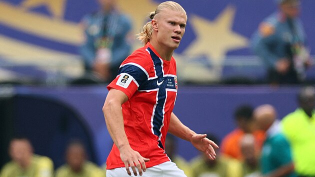 Erling Haaland v akci b�hem zápas� s Brazílií.
