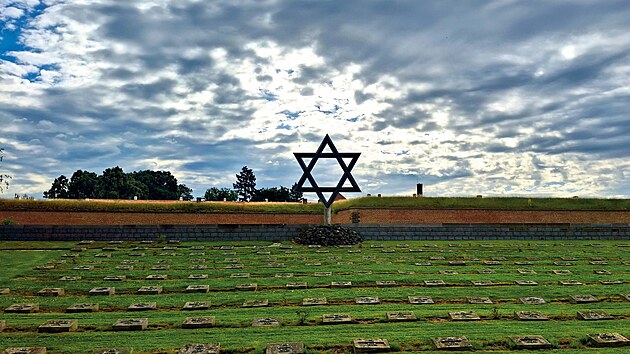 Památník v Terezín� p�ipomíná utrpení tuzemských �id�.