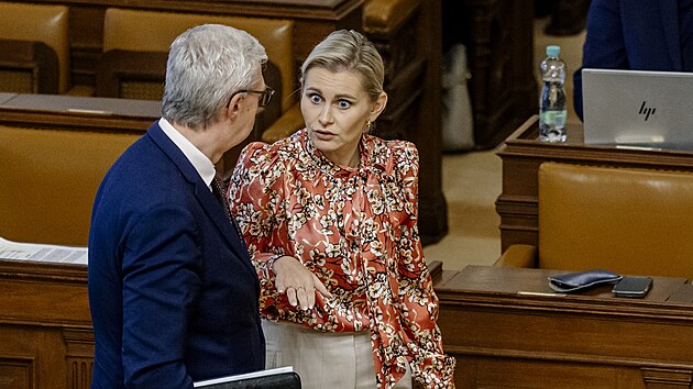 Jedn�n� Poslaneck� sn�movny. Novela z�kona o pojistn�m na ve�ejn� zdravotn� poji�t�n�. Na sn�mku Karel Havl��ek (ANO), Ta��na Mal� (ANO). (8. �ervence 2026)