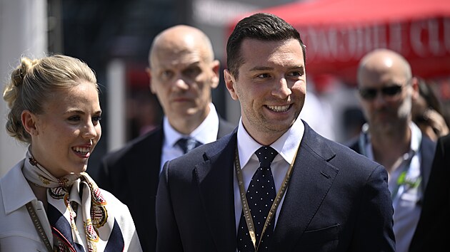 Jordan Bardella a princezna Marie Karol�na Bourbonsko-Sicilsk� se spolu s Mariinou rodinou ��astn� Velk� ceny Monaka Formule 1. (7. �ervna 2026)