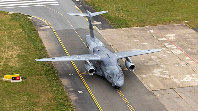 �esko p�ijalo prvn� ze dvou transportn�ch letoun� Embraer C-390. (6. �ervence 2026)