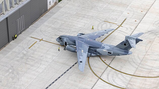 �esko p�ijalo prvn� ze dvou transportn�ch letoun� Embraer C-390. (6. �ervence 2026)