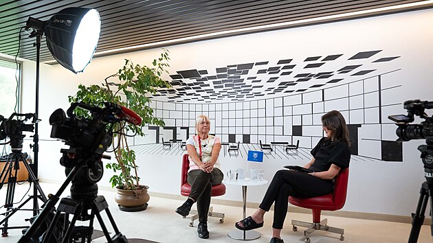 Pavla Tomicov� a Monika Zav�elov� ve festivalov�m speci�lu ROZHOVARY (2026)