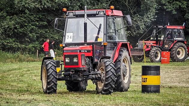 2. Traktor show Tet�in�ves