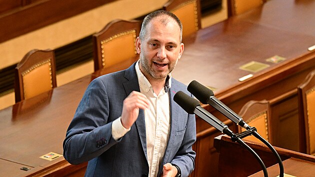 Sch�ze Poslaneck� sn�movny. Na sn�mku poslanec Jan Berki (STAN). (3. �ervence 2026)