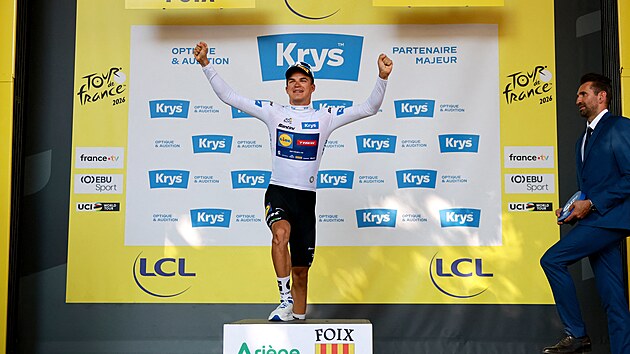 Mathias Vacek se raduje ve �tvrt� etap� Tour de France ze zisku b�l�ho dresu