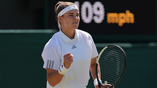 Karol�na Muchov� se hecuje v osmifin�le Wimbledonu.