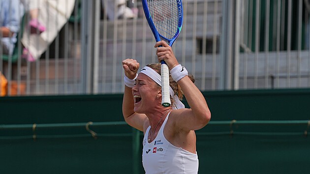Marie Bouzkov� slav� postup do osmifin�le Wimbledonu.