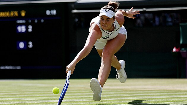 Linda Noskov� dob�h� m��ek v osmifin�le Wimbledonu.
