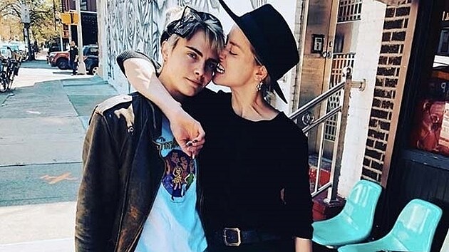 Cara Delevingne a Amber Heardov� (2018)