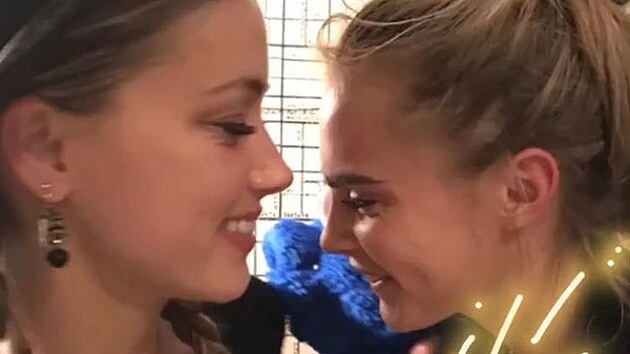 �M�j mal� Gremlin,� napsala Amber o Ca�e u spole�n� fotky na Instagramu. (2019)