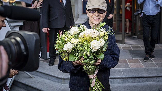 Francouzsk� here�ka Juliette Binoche dorazila p�ed karlovarsk� Grandhotel Pupp (8. �ervence 2026).