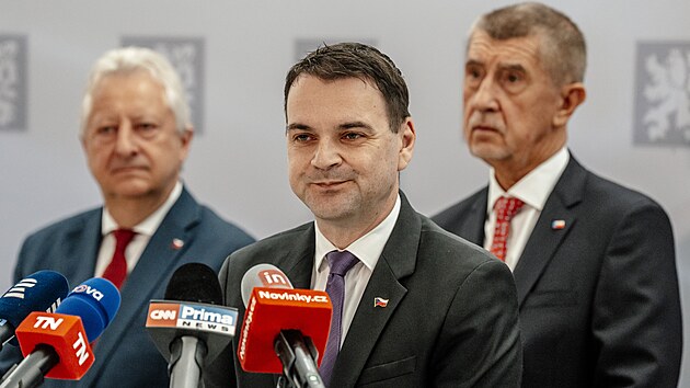 �esk� delegace p�ed odletem na summit NATO. (7. �ervence 2026)