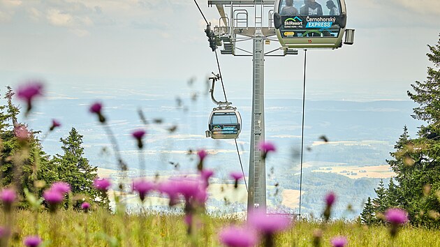 Kabinkou �ernohorský Express vyje�te z Janských Lázní na �ernou horu. ©SkiResort.jpg