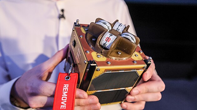 Model dru�ice Kostka, kter� odstartuje v �ervenci 2026 raketou Falcon 9 spole�nosti SpaceX na sv�j let do vesm�ru.