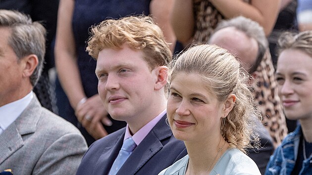 Felix da Silva-Clamp a lady Louise Mountbatten-Windsorová na udílení Cen vévody...