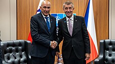 Premiér Andrej Babi� a bulharský premiér Rumen Radev p�i jednání na summitu...