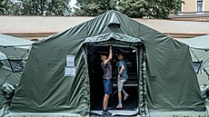 Nástup ú�astník� Dobrovolného vojenského cvi�ení k Hradní strá�i Praha. (7....