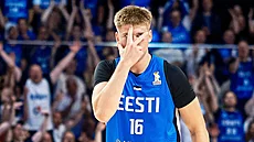 Stefan Vaaks z Estonska se raduje z úsp�né st�ely za t�i body v zápase se...