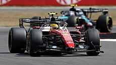 Lewis Hamilton jede v �ele sprintu v Silverstonu p�i Velké cen� Velké Británie.