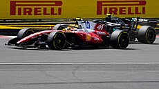 Lewis Hamilton jede v �ele sprintu v Silverstonu p�i Velké cen� Velké Británie.
