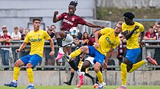 Santiago Eneme ze Sparty bojuje o mí� s opavskou p�esilou.
