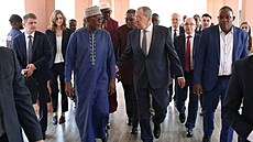 Nigerský ministr zahrani�ních v�cí Bakary Sangaré Yaou vítá ruského ministra...