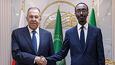 Ruský ministr zahrani�í Sergej Lavrov (vlevo) a etiopský ministr zahrani�í...