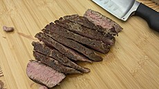 Medium rare. Dobrou chu�!