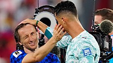 Luka Modri� (vlevo) a Cristiano Ronaldo po zápase v prvním kole play off...