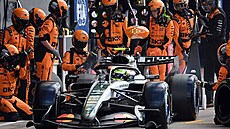 Lando Norris z McLarenu b�hem pitstopu na VC Velké Británie.