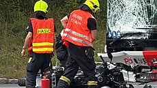 Srá�ka motorky a autobusu v pra�ském Motole. (4. �ervence 2026)
