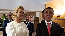 Premiér Andrej Babi� (ANO) s man�elkou Monikou p�ed neformální ve�e�í na...